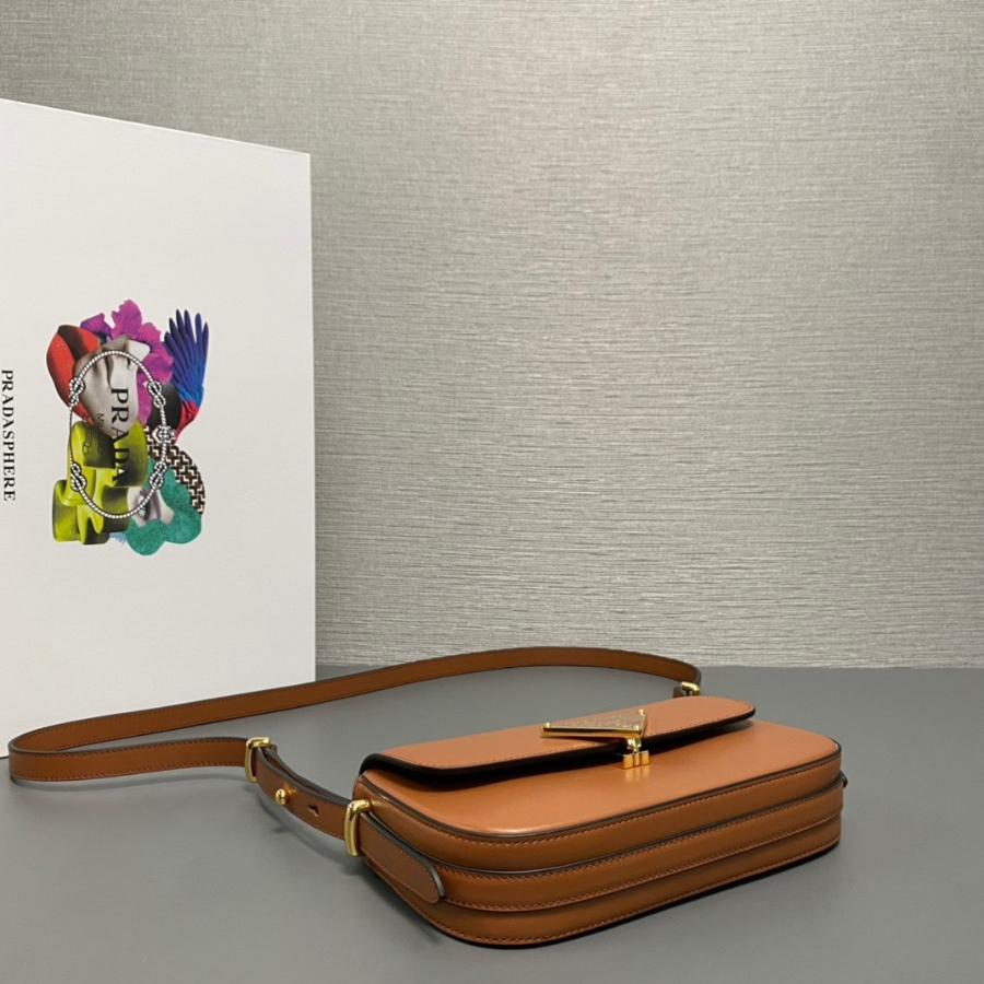 프라다 가죽숄더백5.jpg