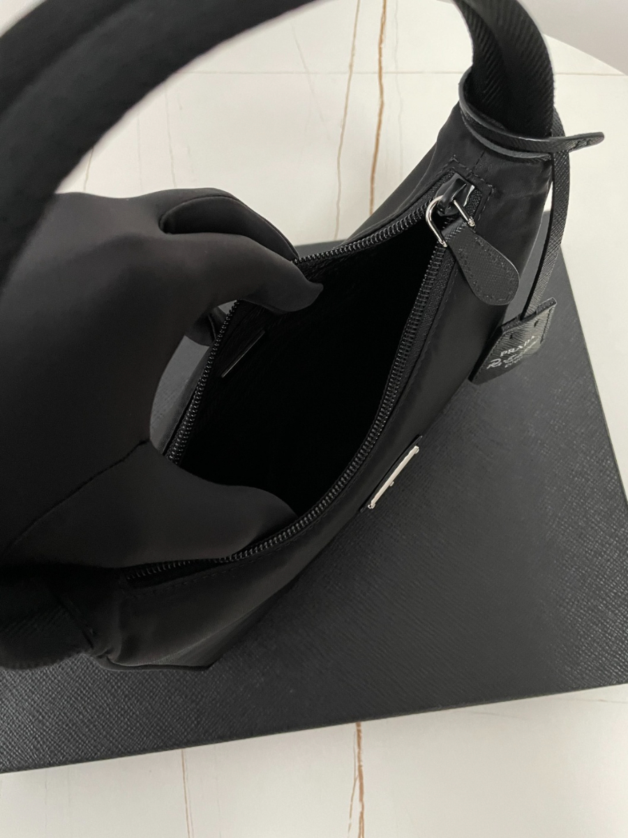 프라다 리에디션리나일론호보백6.jpg