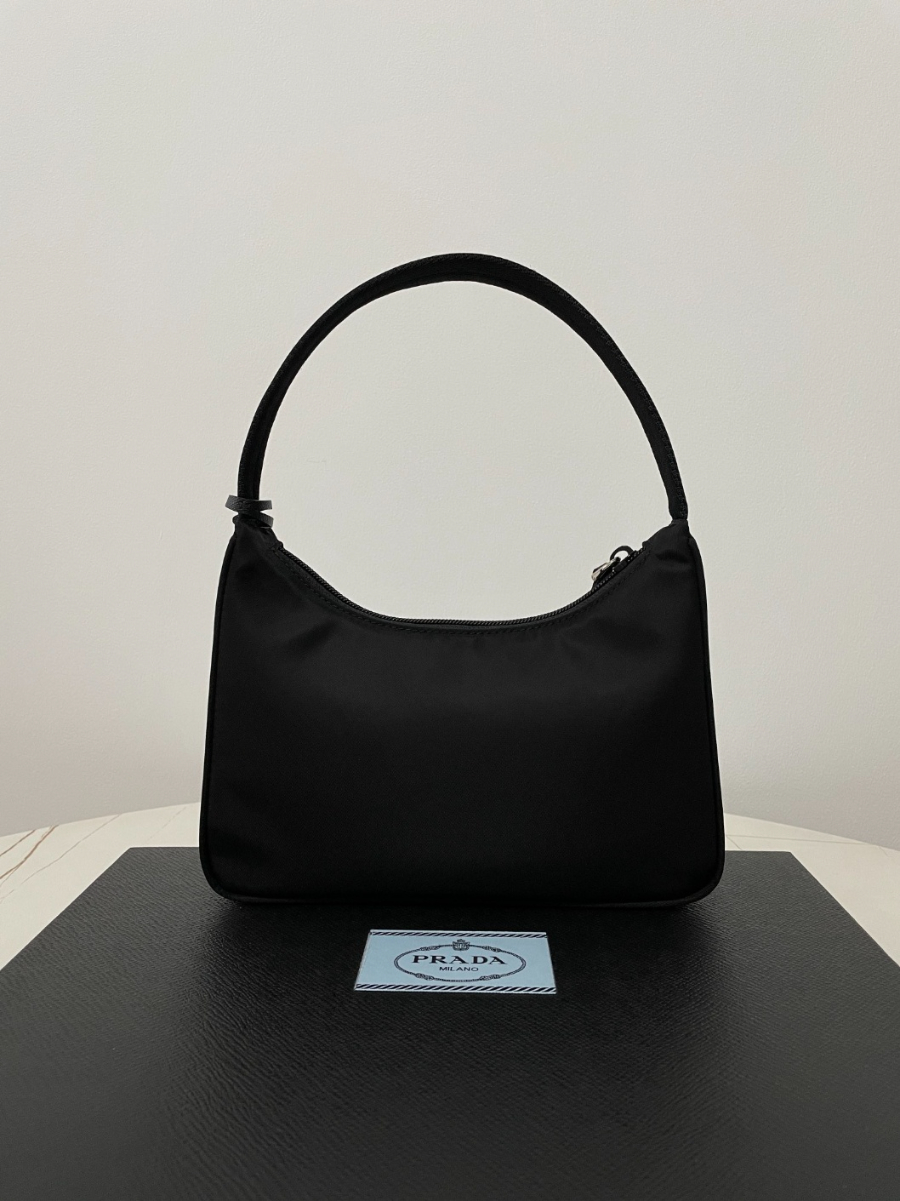 프라다 리에디션리나일론호보백2.jpg