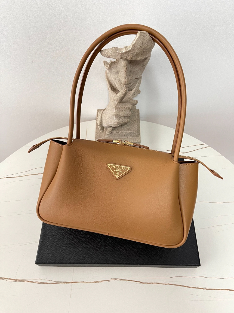 프라다 미디엄레더핸드백 브라운9.jpg
