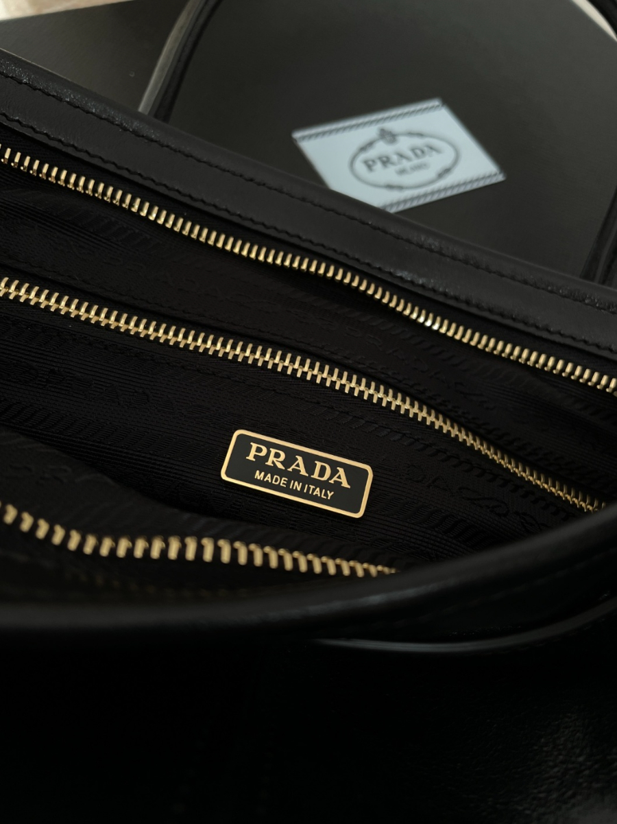프라다 미디엄레더핸드백8 (1).jpg