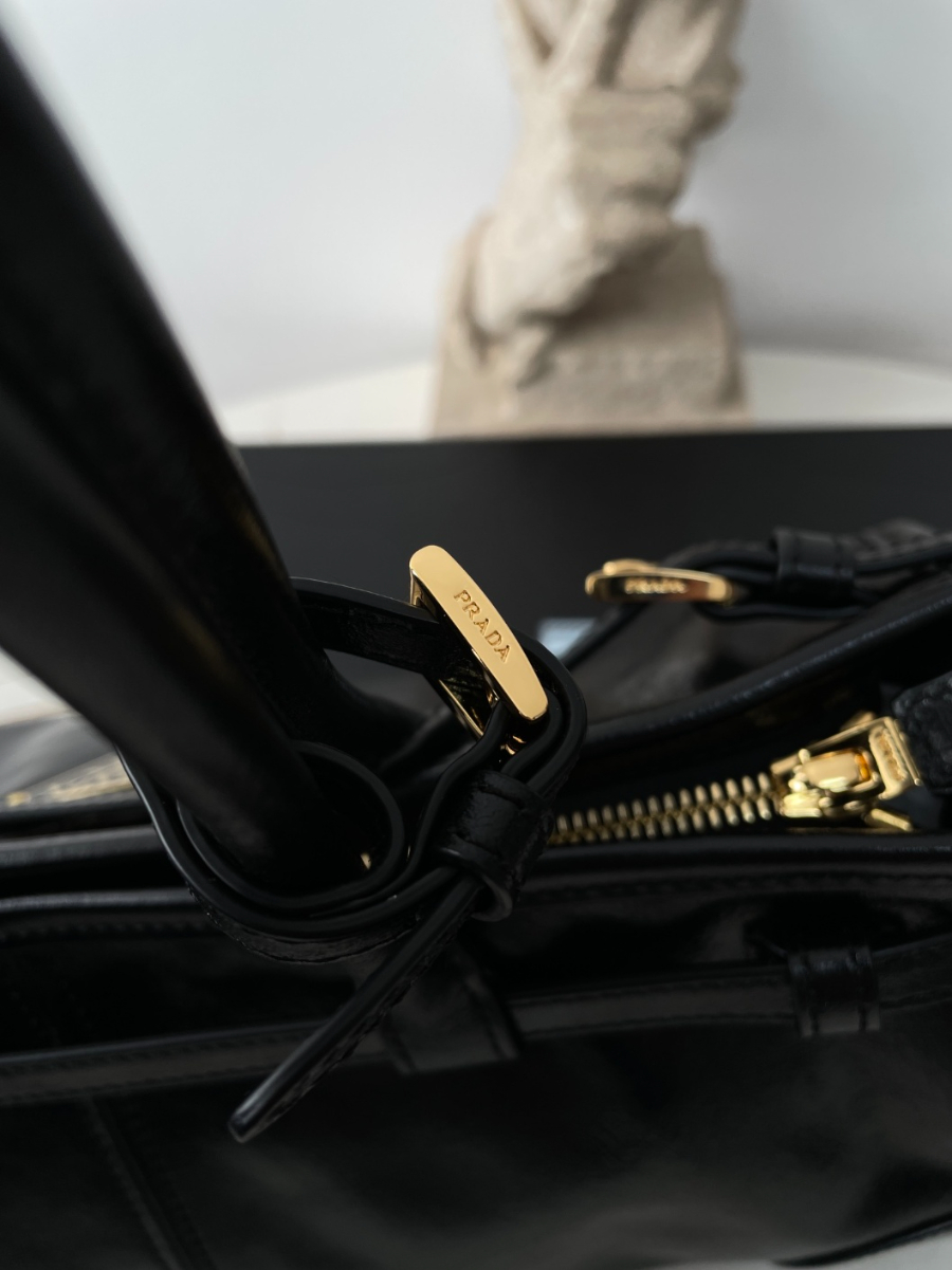 프라다 미디엄레더핸드백9 (1).jpg
