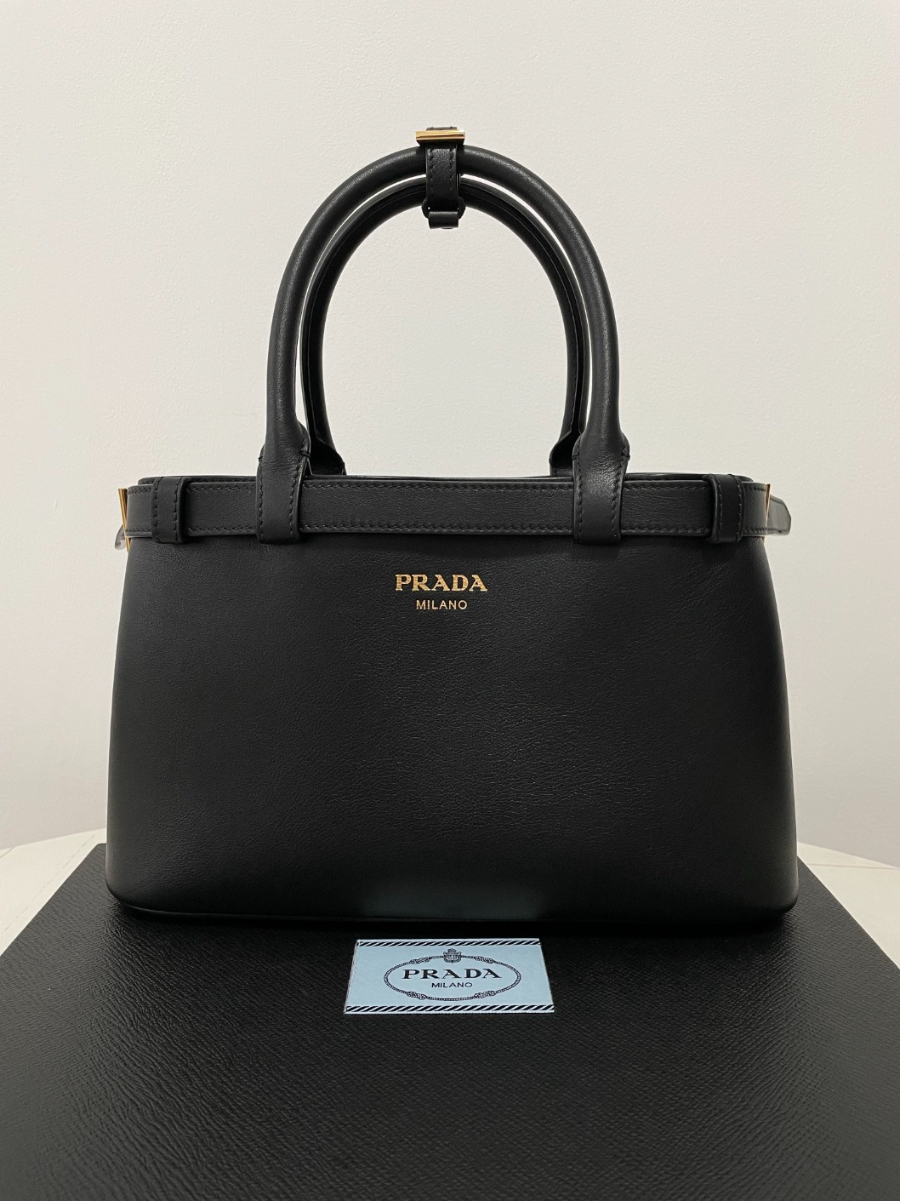 프라다 스몰가죽백1.jpg