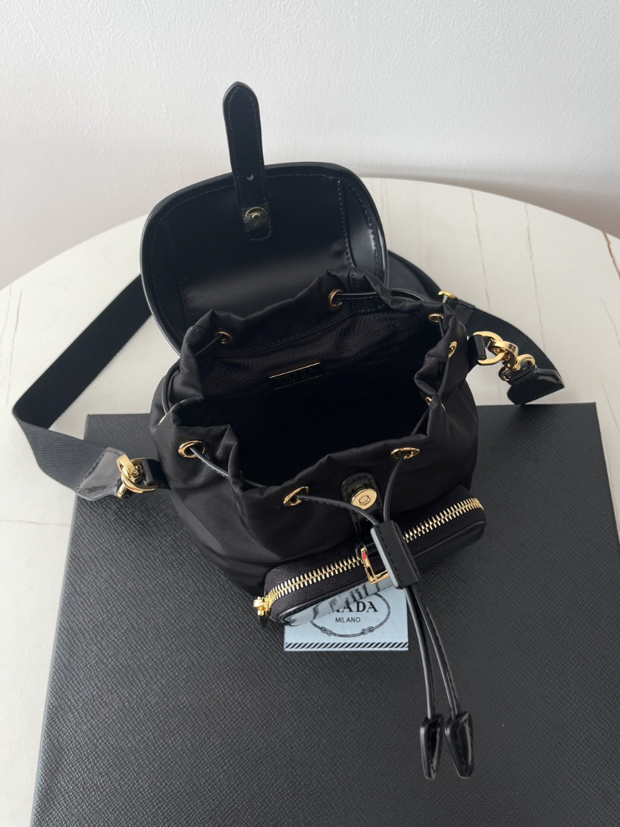 프라다 스몰리나일론브러시드백팩05.jpg