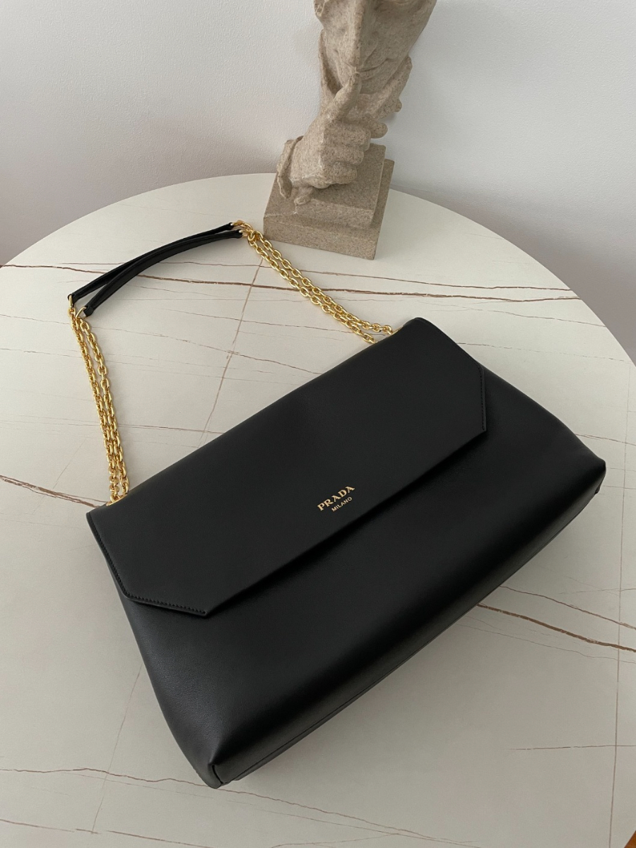 프라다 체인숄더백06.jpg
