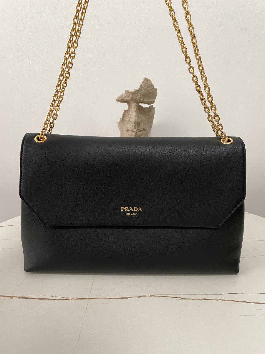 프라다 체인숄더백01.jpg