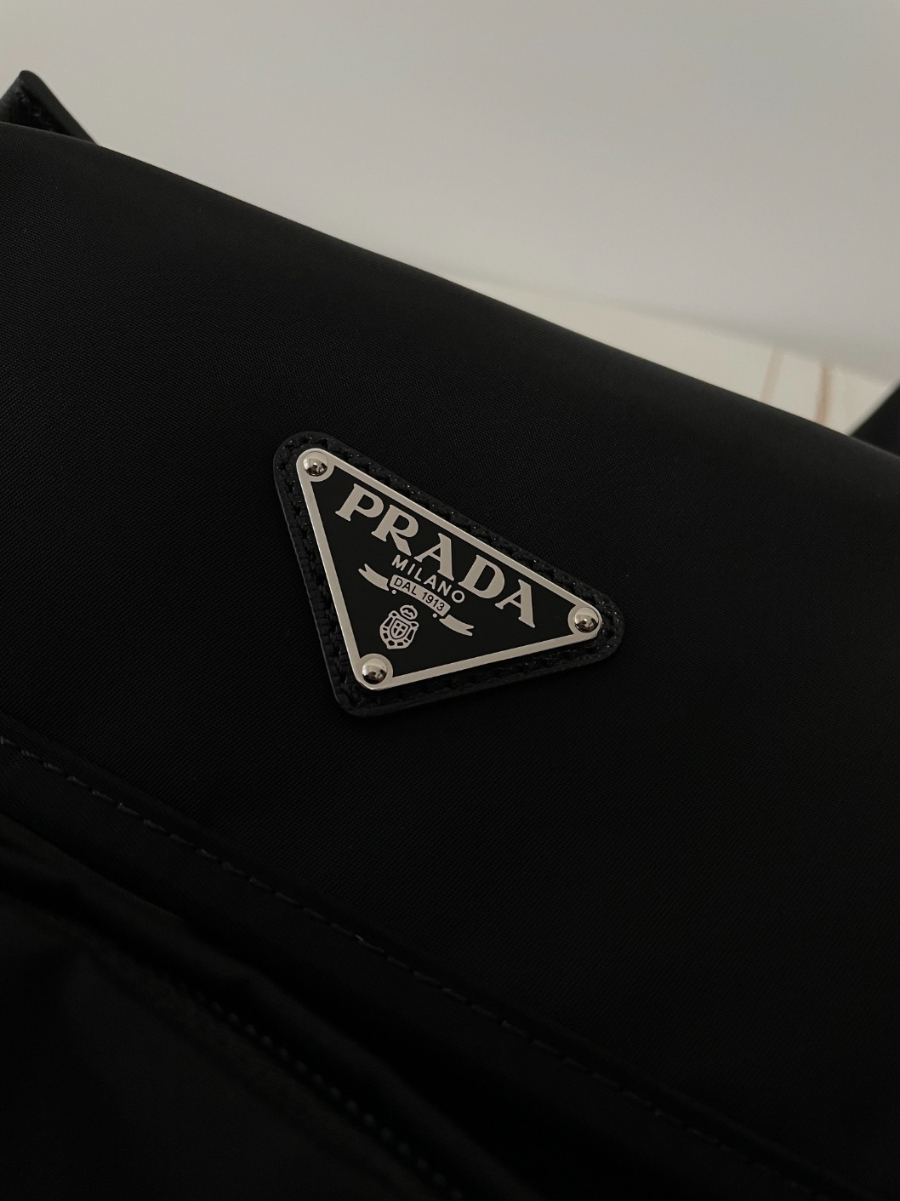 프라다 포코노백팩5.jpg