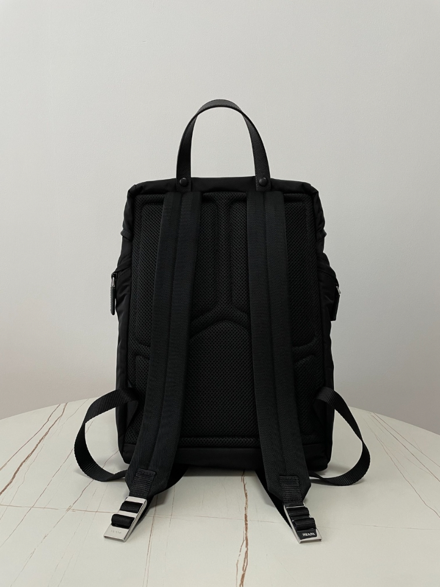 프라다 포코노백팩2.jpg
