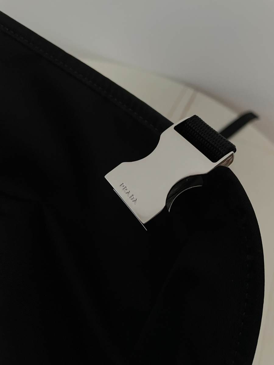 프라다 포코노백팩8.jpg