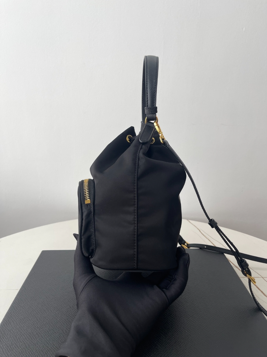 프라다 듀엣리나일론버킷백3.jpg