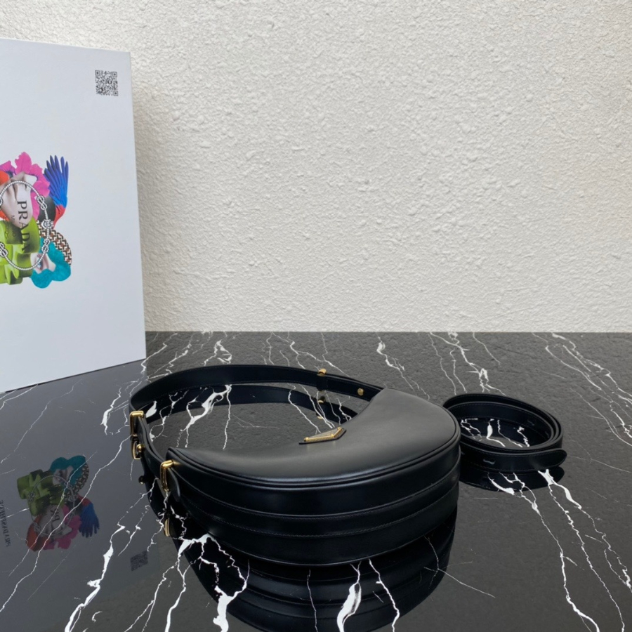 프라다 레더숄더백6.jpg