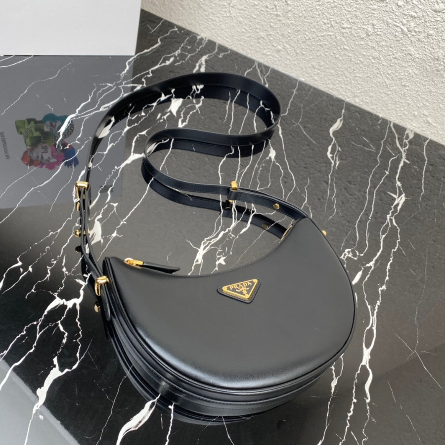 프라다 레더숄더백9.jpg