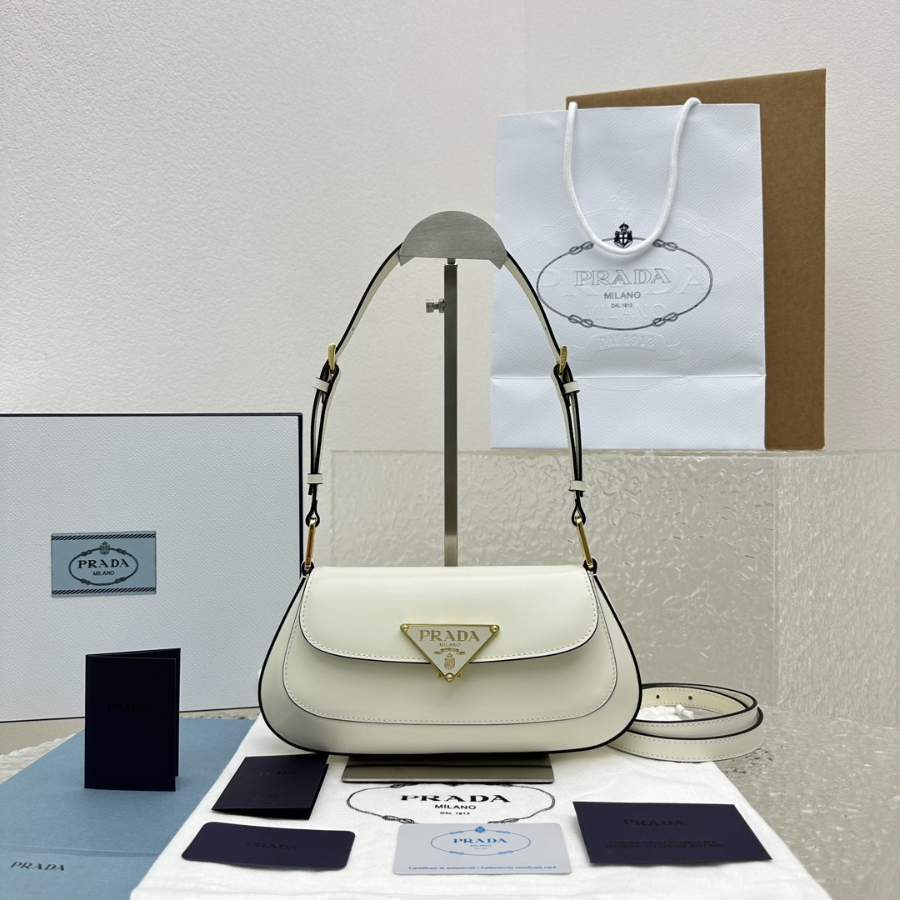 프라다 브러시드가죽숄더백 아이보리1.jpg