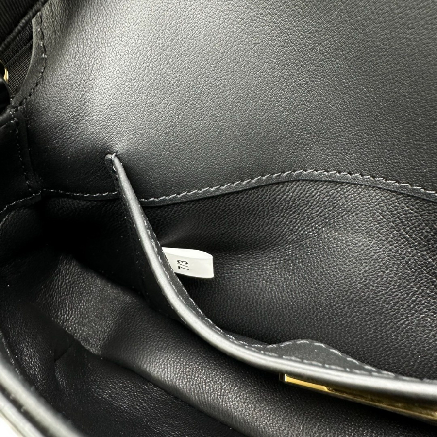 프라다 브러시드가죽숄더백6 (1).jpg