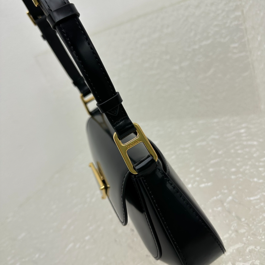 프라다 브러시드가죽숄더백7 (1).jpg