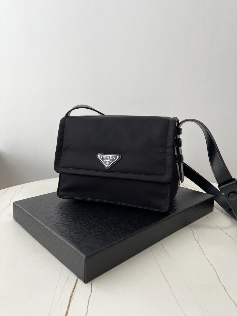 프라다 소형패딩리나일론숄더백1.jpg