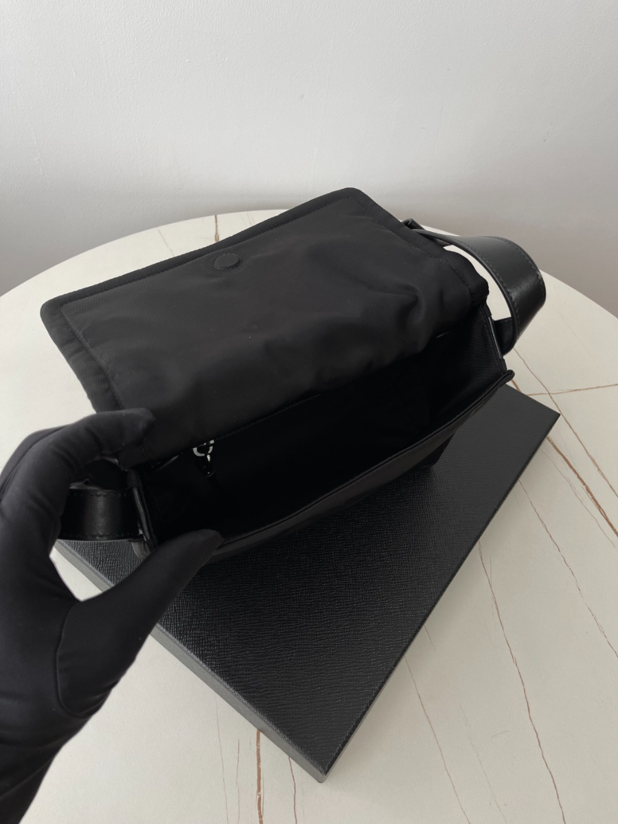 프라다 소형패딩리나일론숄더백4.jpg