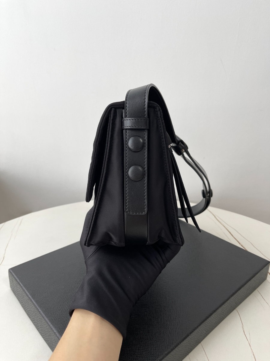 프라다 소형패딩리나일론숄더백3.jpg