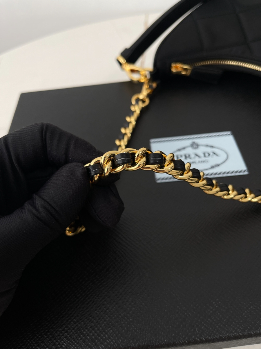 프라다 퀼팅체인호보백6.jpg