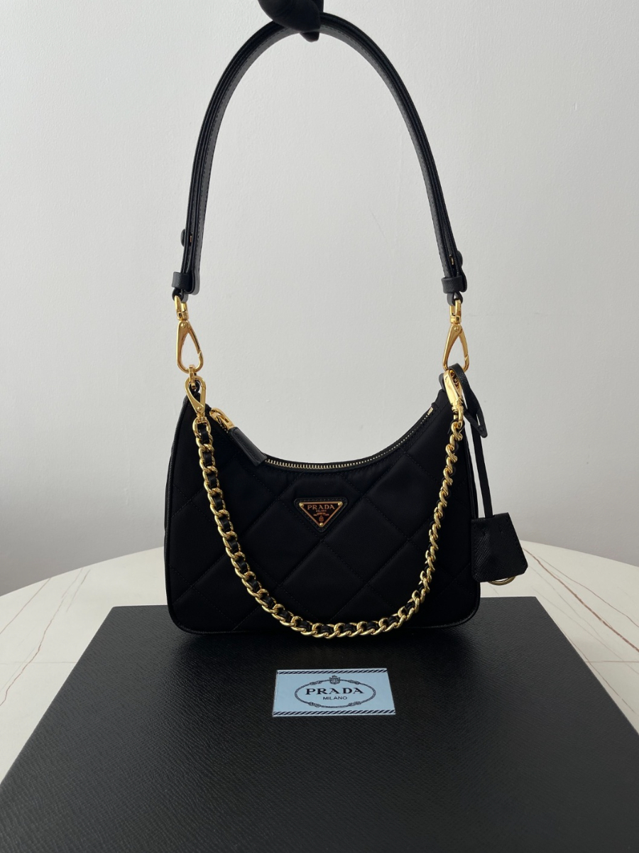 프라다 퀼팅체인호보백9.jpg