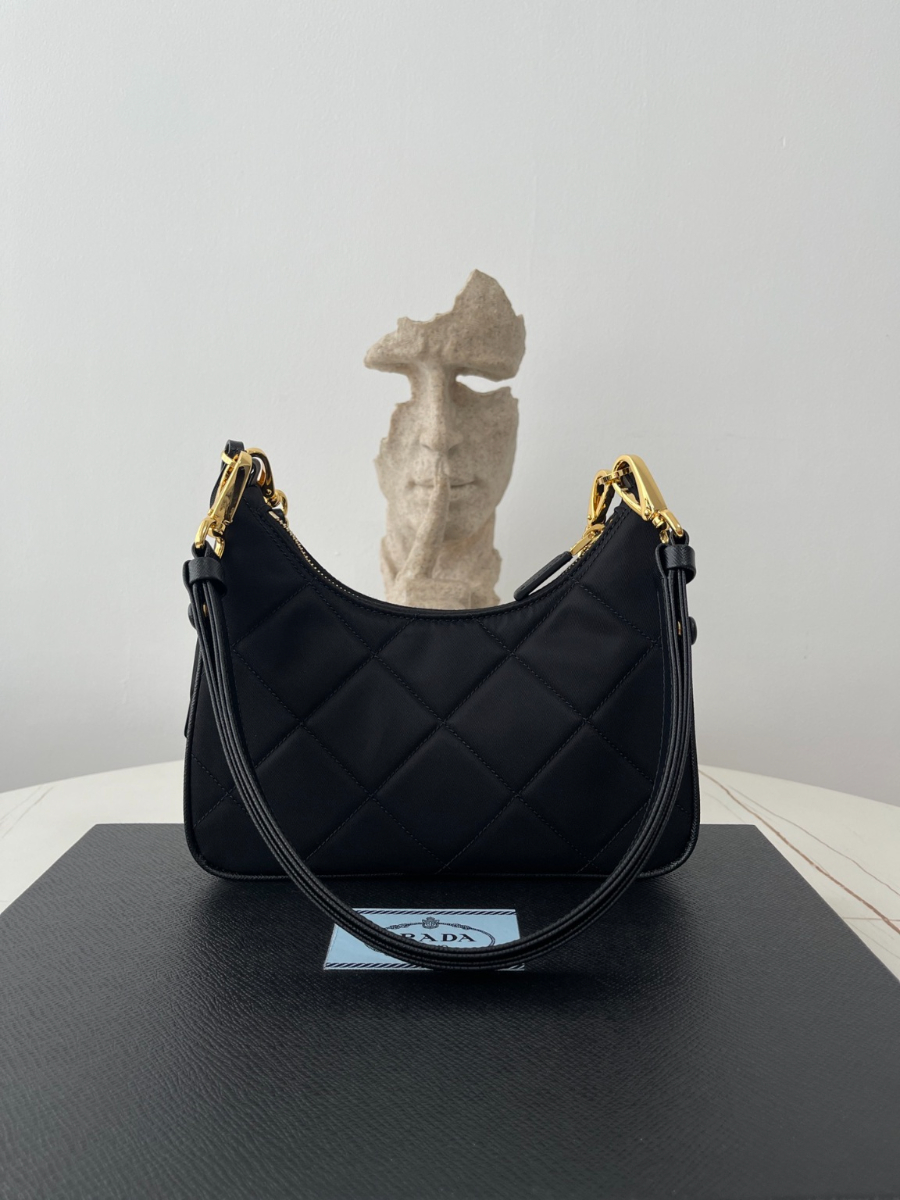 프라다 퀼팅체인호보백2.jpg