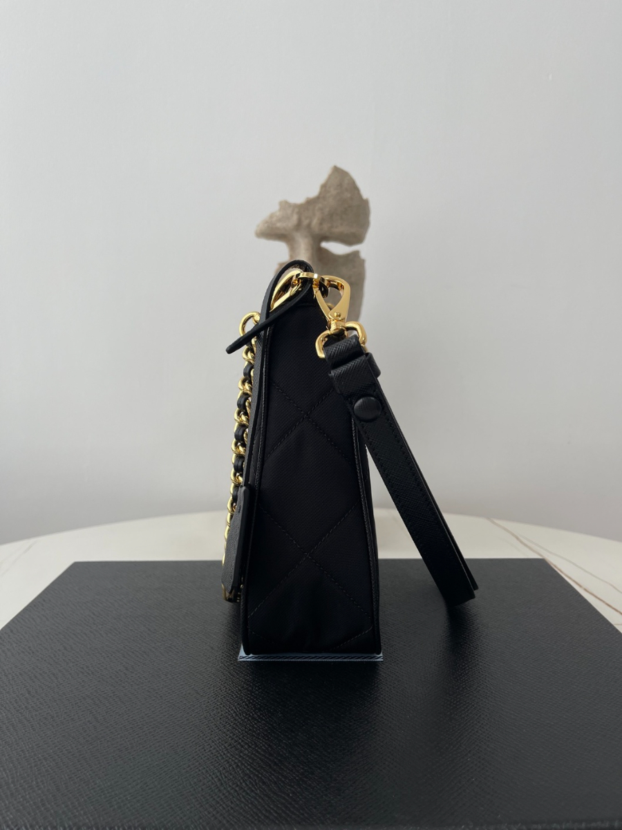 프라다 퀼팅체인호보백3.jpg