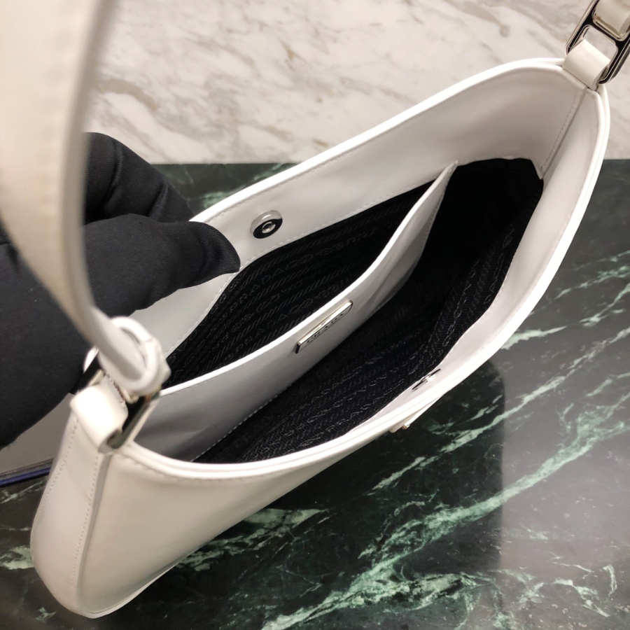 프라다 클레어브러시드숄더백7.jpg