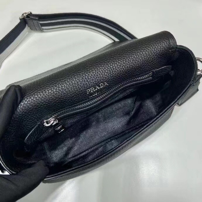 프라다 레더숄더백9.jpg