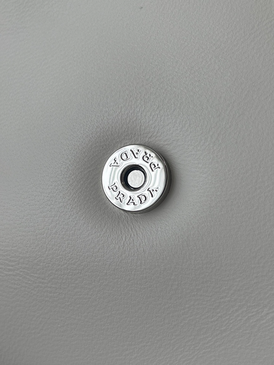 프라다 문패딩레더백6.jpg