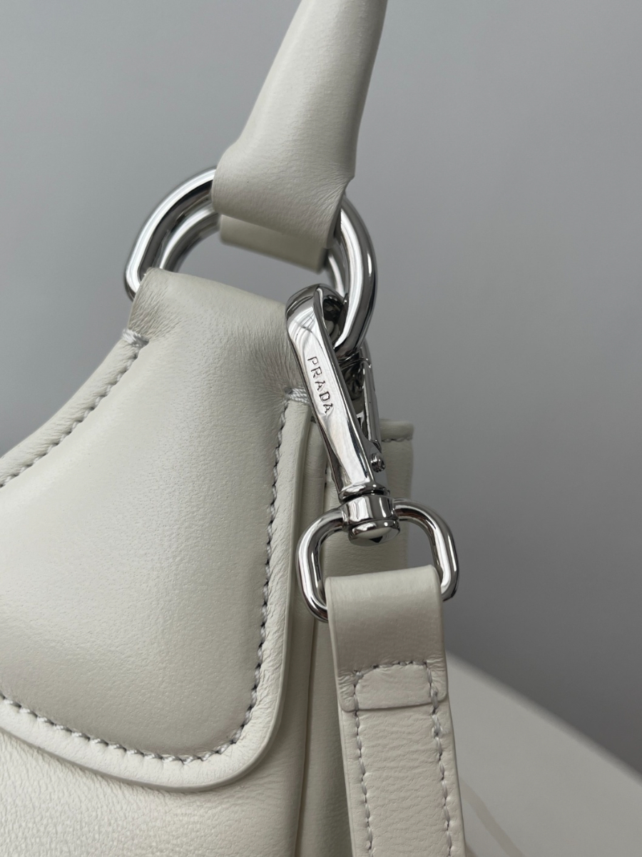 프라다 문패딩레더백9.jpg