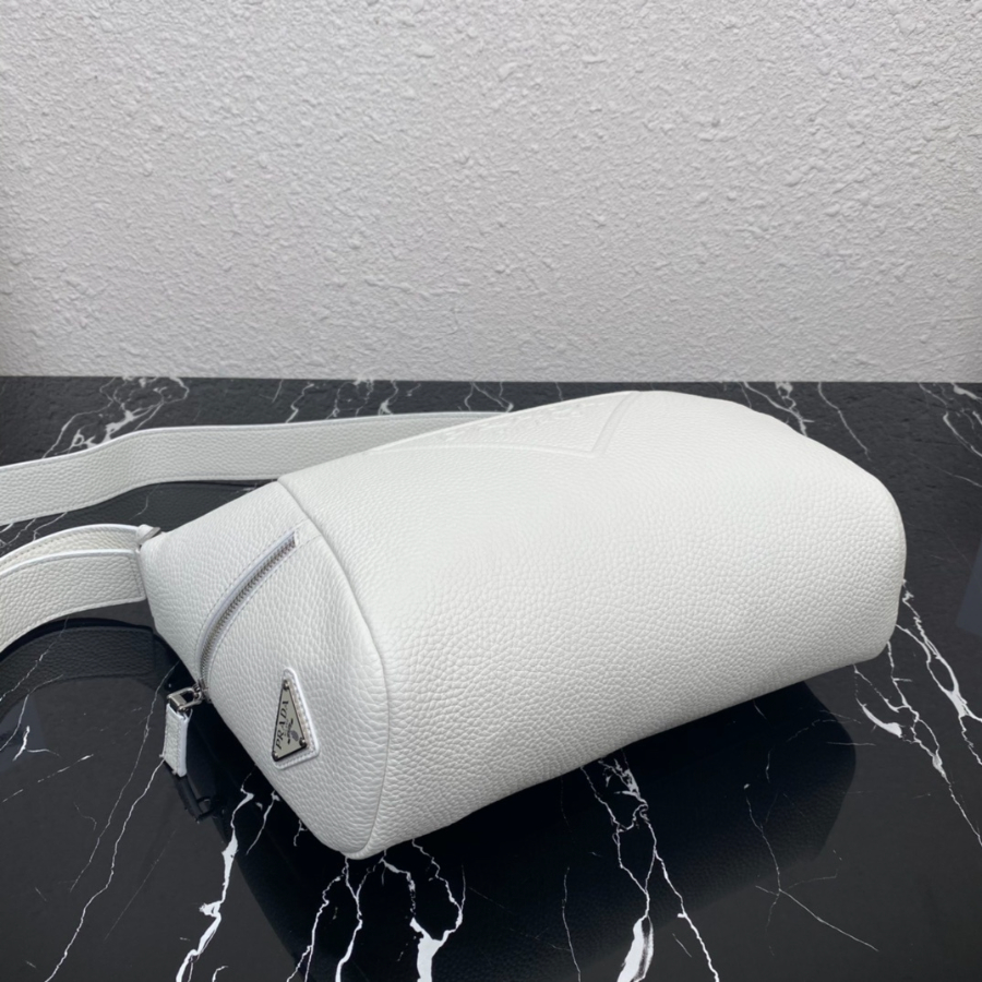 프라다 삼각로고엠보스숄더백4.jpg