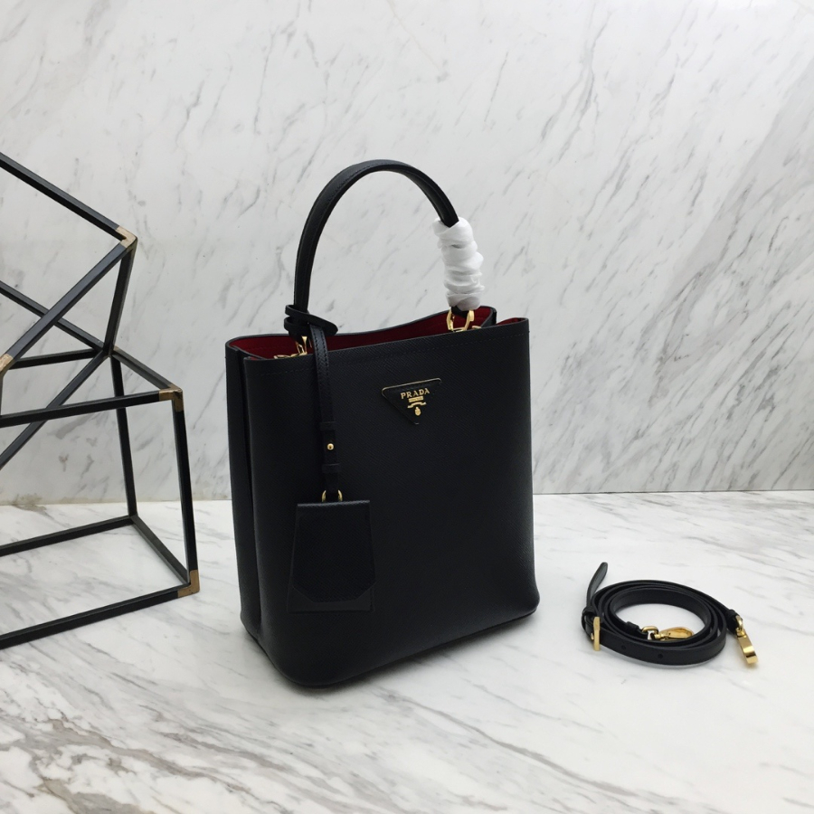 프라다 파니에사피아노토트백8.jpg