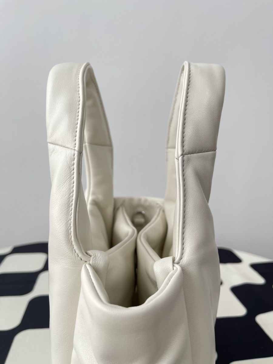 프라다 패딩소포트나파가죽백8.jpg