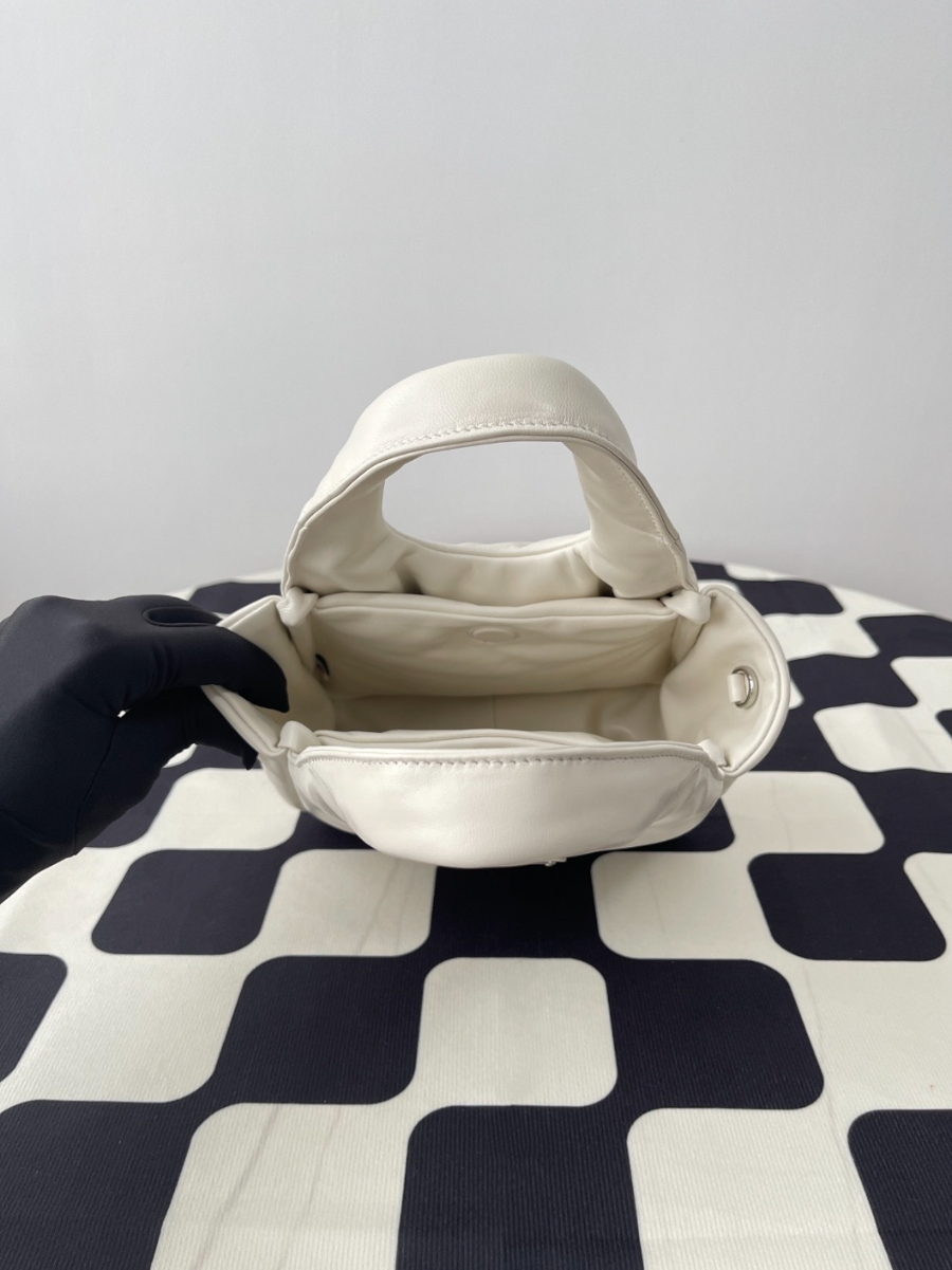 프라다 패딩소포트나파가죽백3.jpg