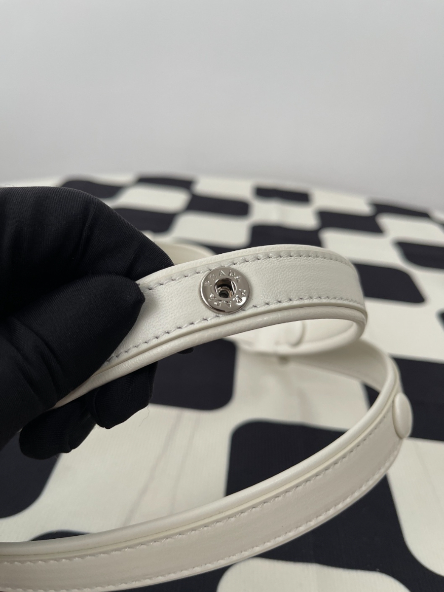 프라다 패딩소포트나파가죽백4.jpg