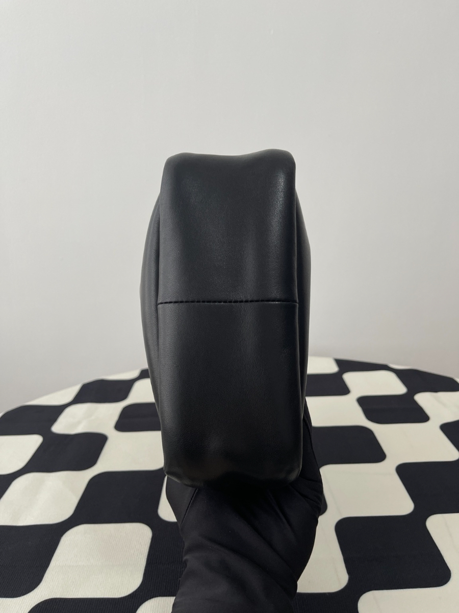 프라다 패딩소프트나파가죽백3.jpg