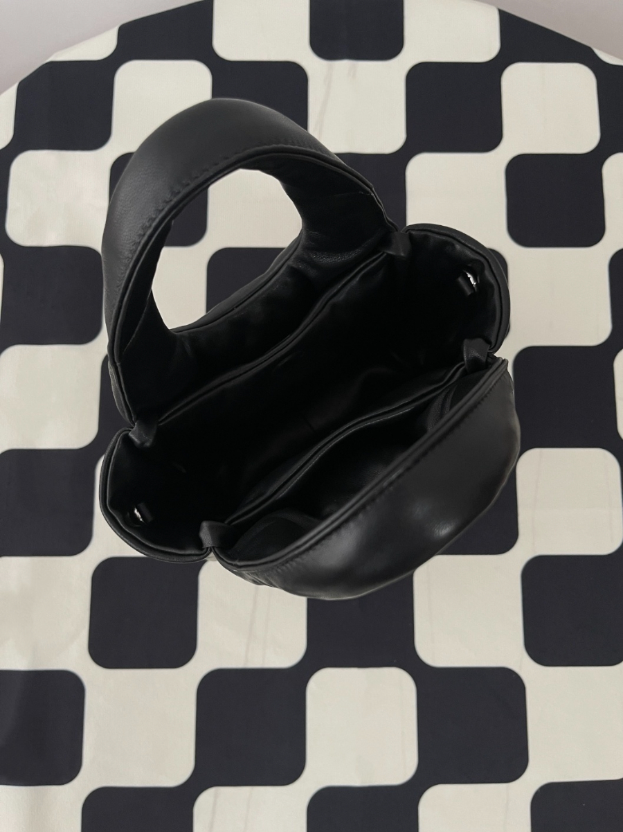 프라다 패딩소프트나파가죽백4.jpg