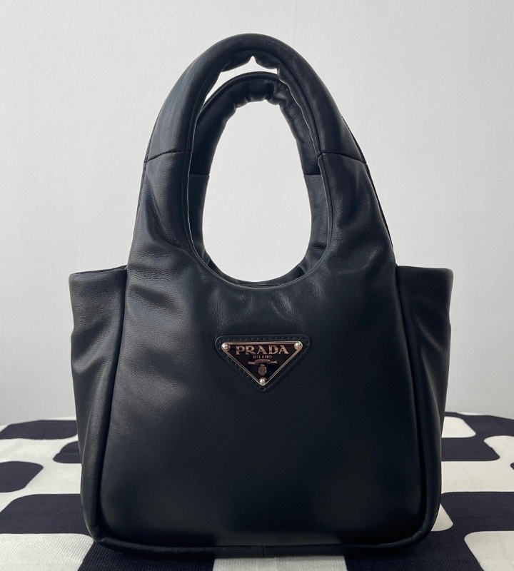 프라다 패딩소프트나파가죽백1 (1).jpg