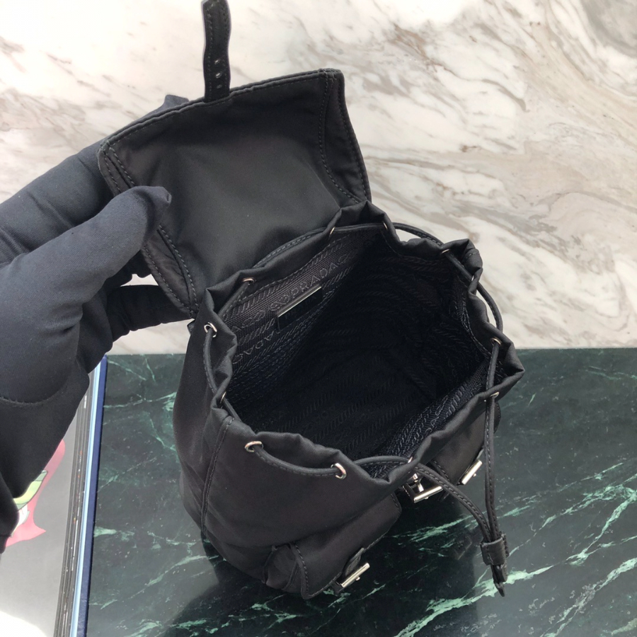 프라다 리나일론미니백팩5.jpg