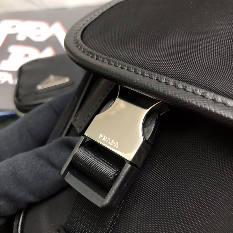 프라다 리나일론숄더백4.jpg