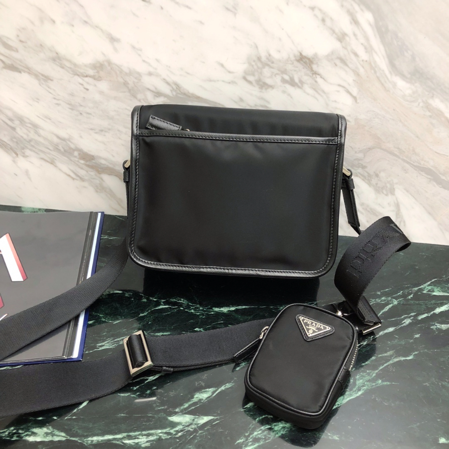 프라다 리나일론숄더백1.jpg