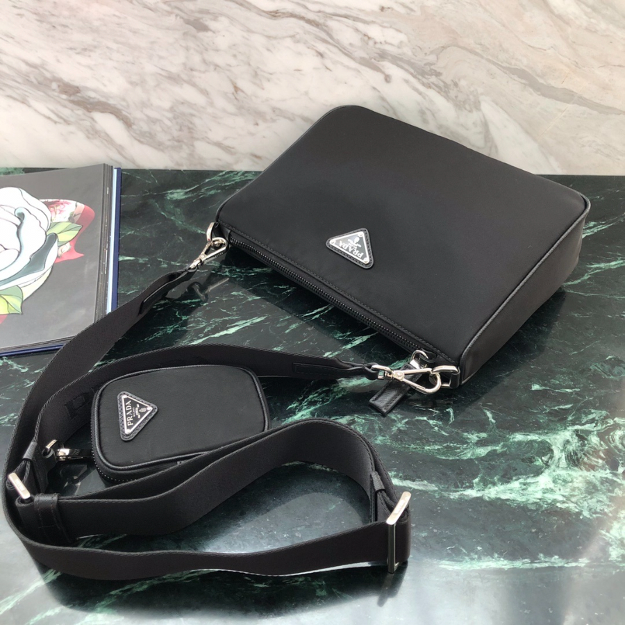 프라다 리나일론크로스바디백4.jpg