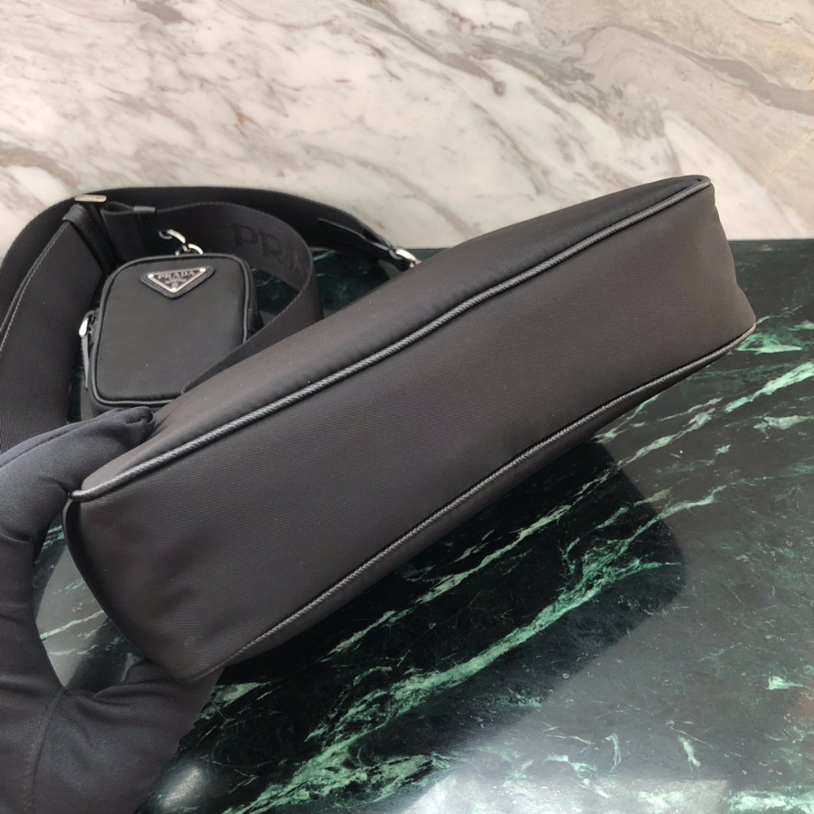 프라다 리나일론크로스바디백5.jpg