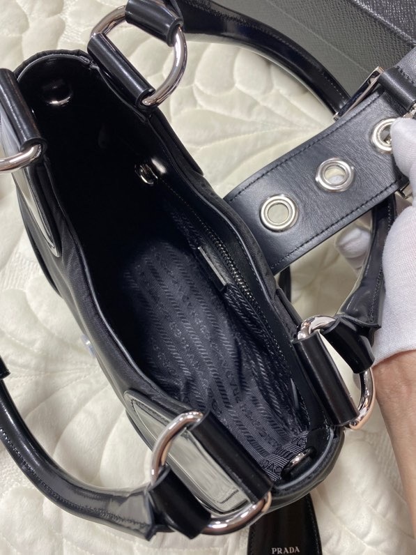 프라다 문패딩레더백8.jpg
