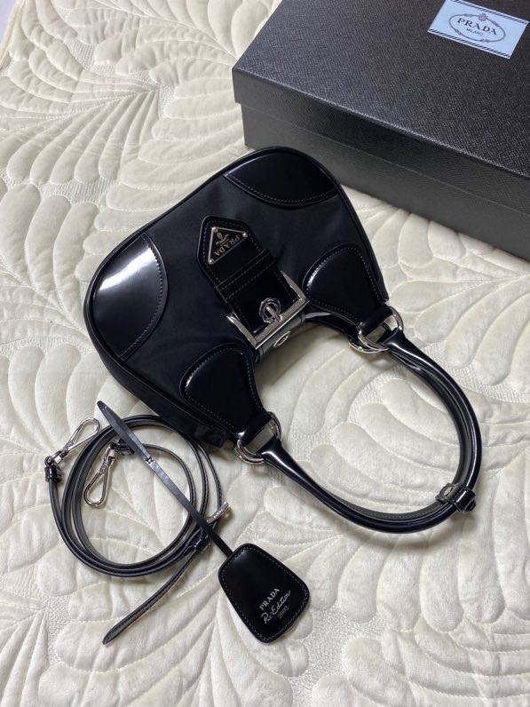 프라다 문패딩레더백9.jpg