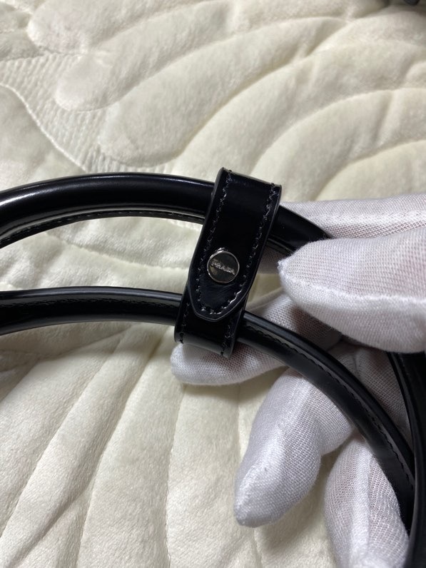 프라다 문패딩레더백7.jpg