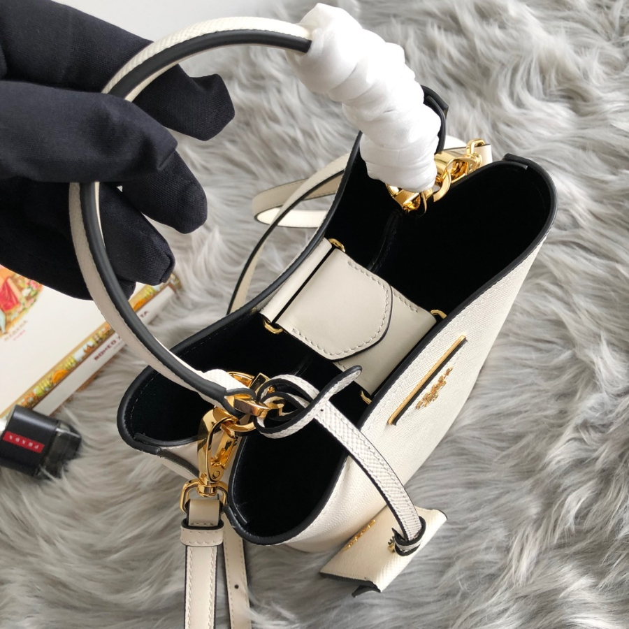 프라다 사피아노파니에스몰백4 화이트.jpg