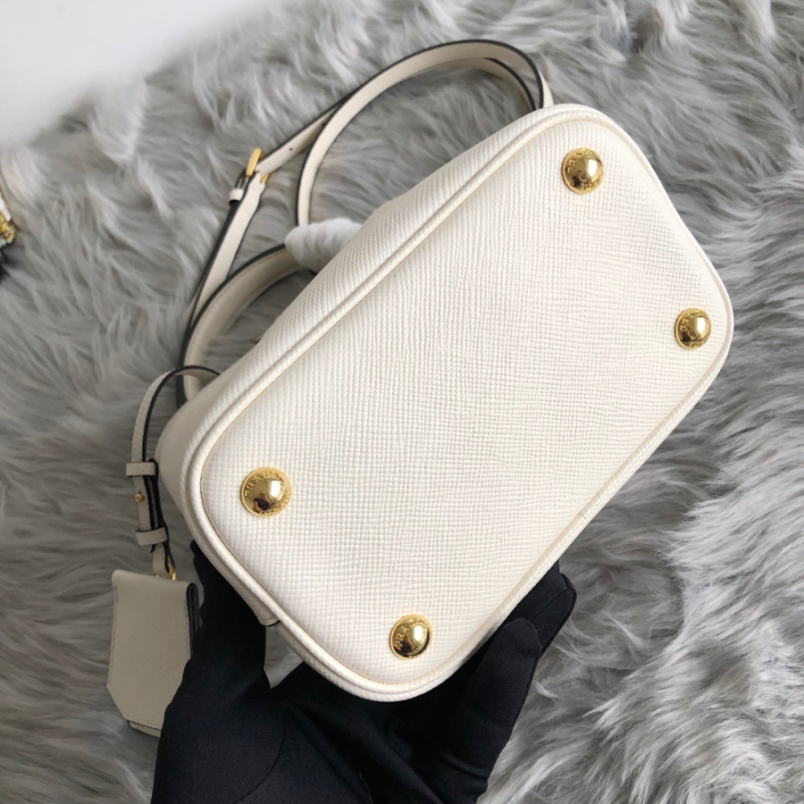 프라다 사피아노파니에스몰백5 화이트.jpg