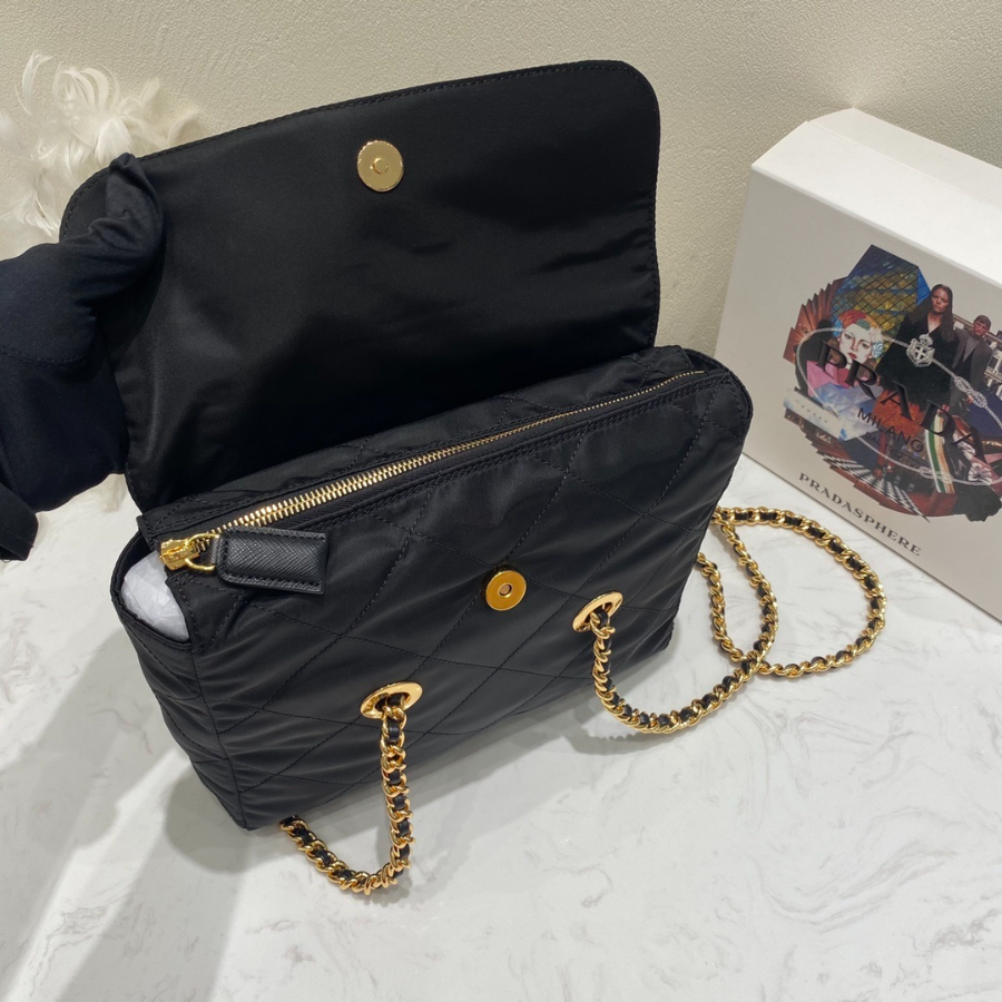 프라다 퀼팅나일론체인숄더백5.jpg