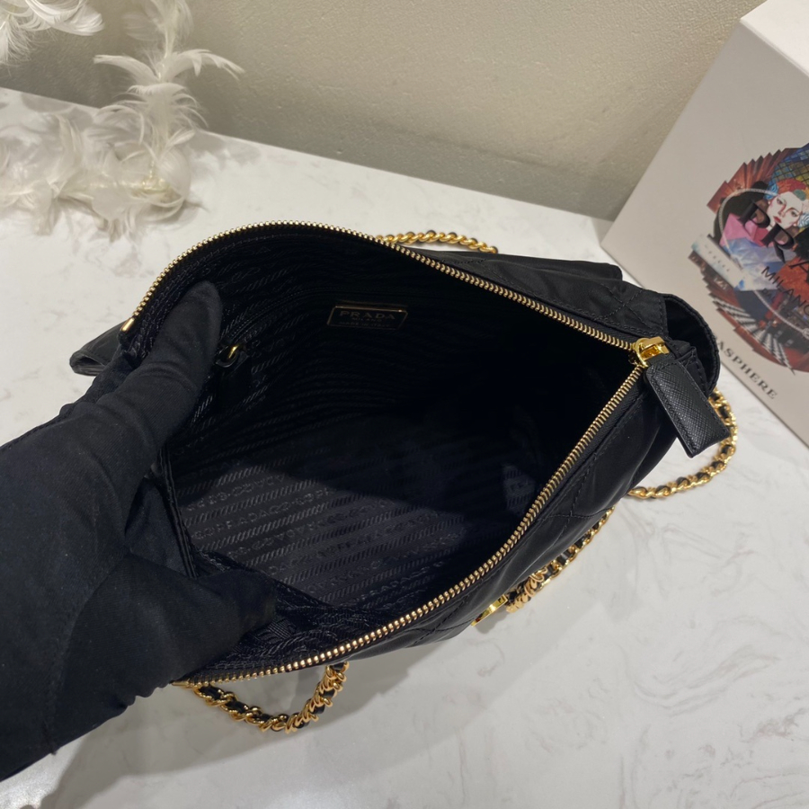 프라다 퀼팅나일론체인숄더백6.jpg